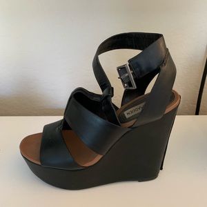 Steve Madden black wedges